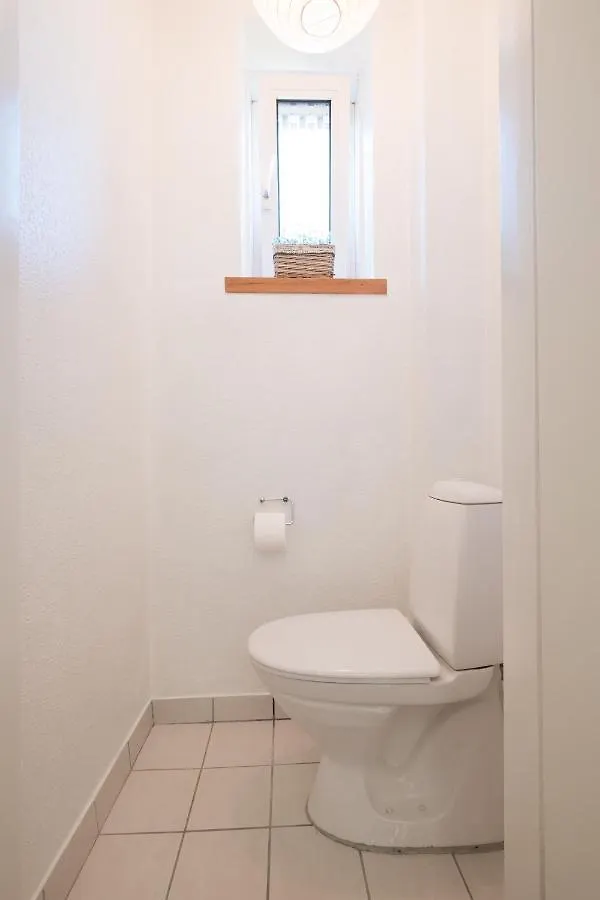 Spacious 2-Bed Apartment In オールボー