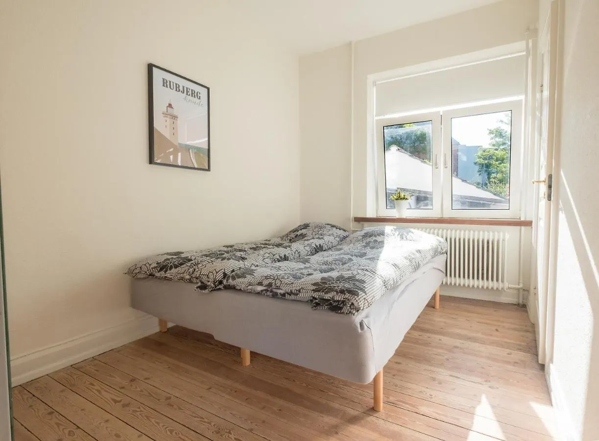 Spacious 2-Bed Apartment In オールボー