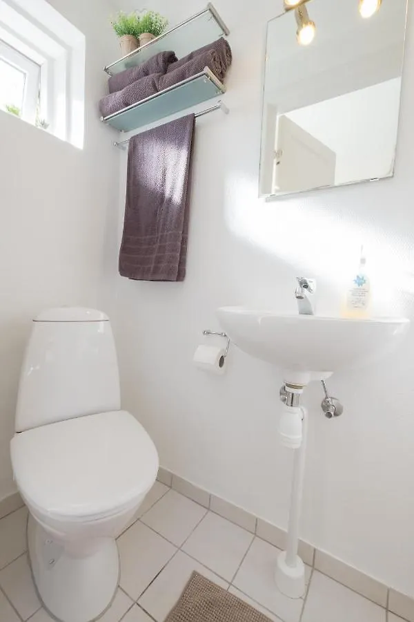 Spacious 2-Bed Apartment In オールボー